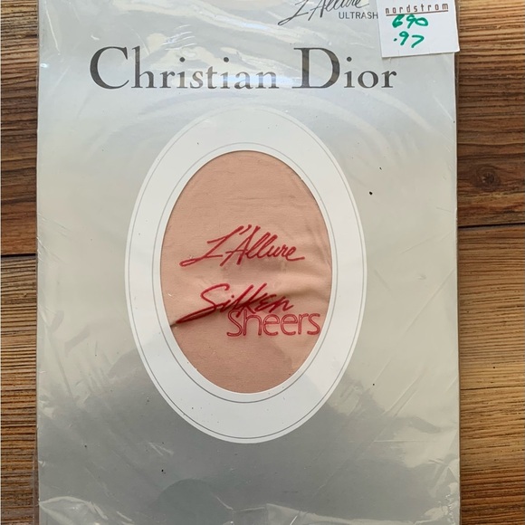 vintage package of Christian Dior L'Allure Silken Sheers pantyhose Shrimp color - Picture 2 of 8
